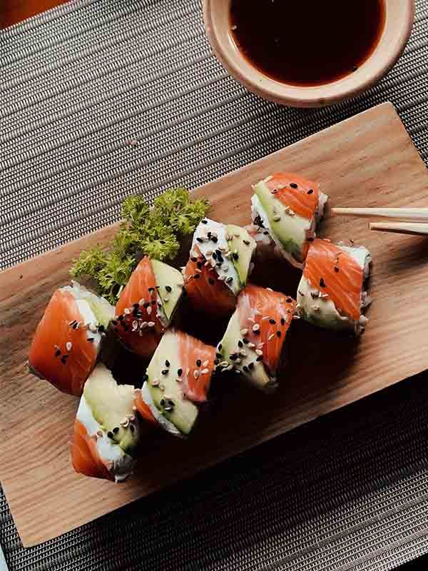 Bar à sushi traiteur japonais reception fetes entreprise particulier buffet