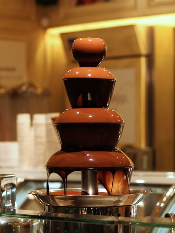 fontaine à chocolat traiteur animation fête dessert sucré pour événement