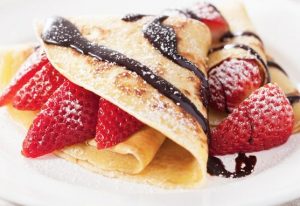 animation stand de crêpe en entreprise traiteur événementiel avec crêpier